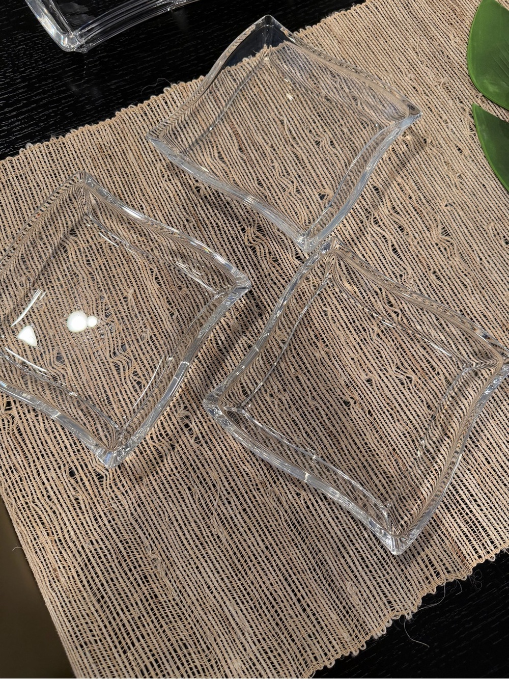 NWOT Set of 3 Clear Glass Square Dessert/Appetizer Plates 7” Modern Wavy Edge